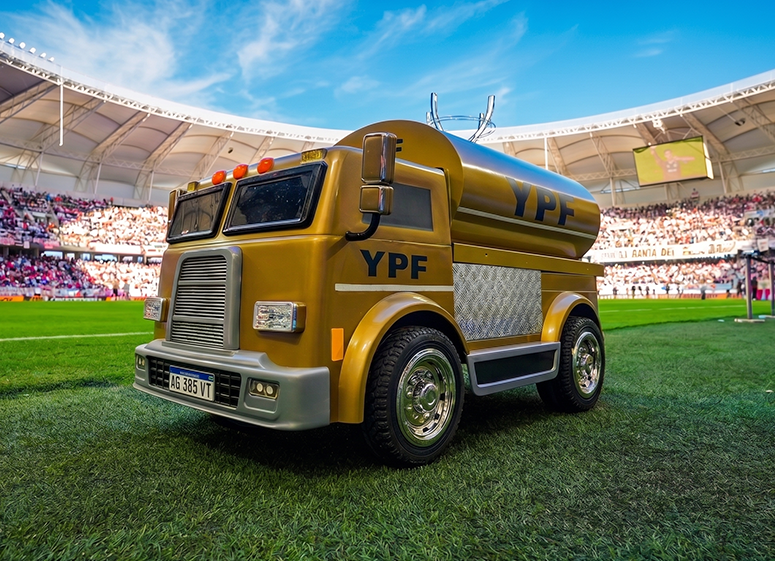 El camión dorado de YPF