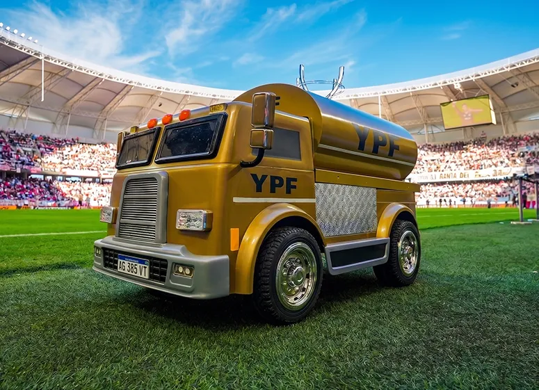 El camión dorado de YPF